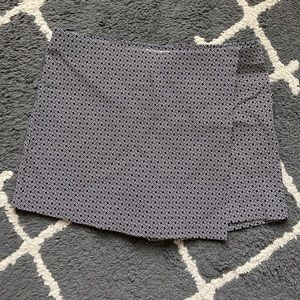 Envelope skirt size 14 black and white